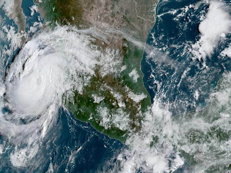 Olaf se intensifica a huracán categoría 1 rumbo a Los Cabos