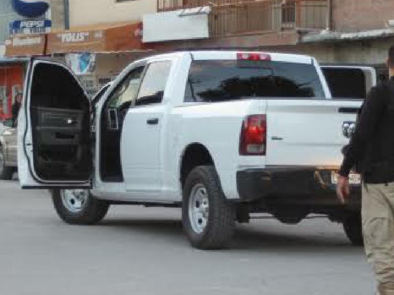 Elementos de la Agencia de Investigación Criminal disparan al aire para detener un vehículo en Zaragoza