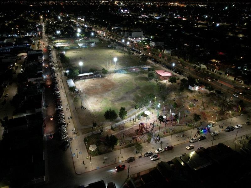 Alcalde CBG pone en marcha iluminación LED en áreas deportivas de la Macroplaza de Piedras Negras
