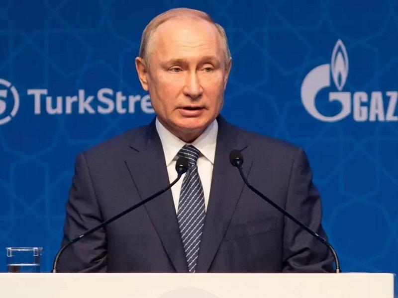 El Presidente de Rusia Vladimir Putin está aislado por contagios de COVID en su círculo cercano