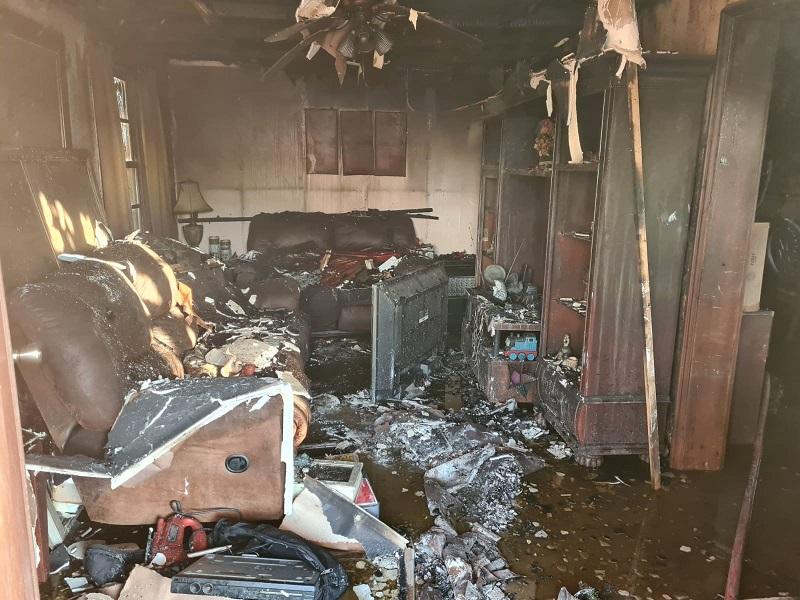 Voraz incendio deja daños totales en un domicilio en la colonia Buena Vista Norte