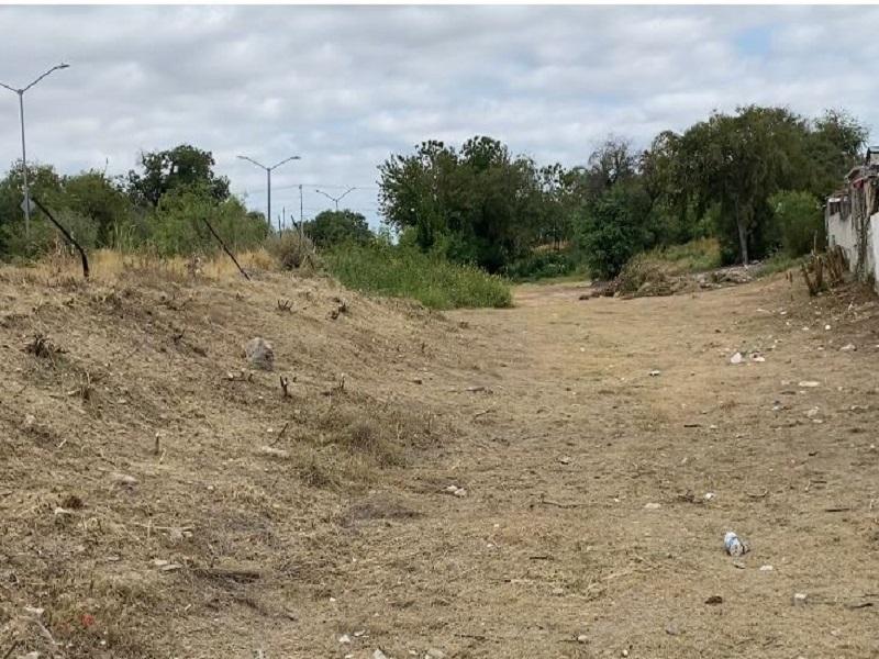 Terminan de limpiar el arroyo de colonia Los Montes donde constructora deposit&oacute; tierra y escombro (video)