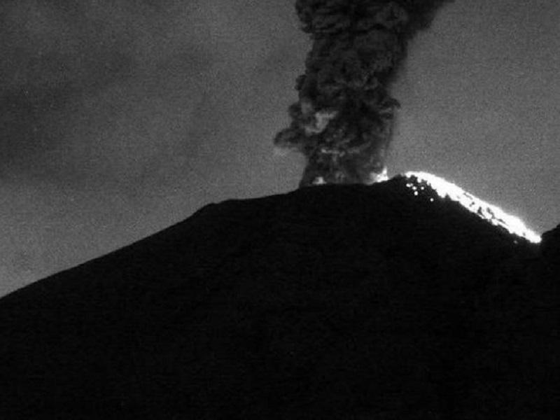 El Popocat&eacute;petl registr&oacute; una nueva explosi&oacute;n y lanza fumarola de 3 mil metros (video)