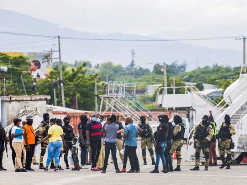 Enviará EU vuelos diarios con migrantes a Haití; otros serán expulsados desde México
