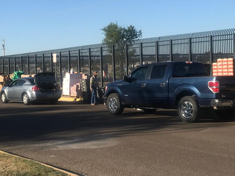 Cientos de familias de Eagle Pass se beneficiaron por la distribuci&oacute;n de despensas (VIDEO)