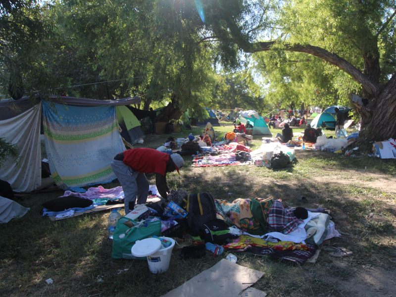 Migrantes en Acuña tiene dos opciones: permanecer en México o trasladarse a EU, de lo contrario serán deportados 