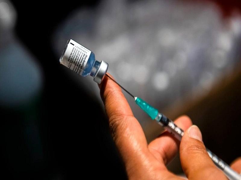 Los refuerzos de la vacuna covid-19 pueden comenzar para algunos adultos estadounidenses