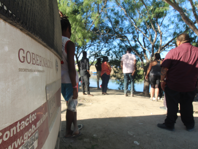 De los cerca de 14 mil migrantes bajo el puente internacional, quedan 300 en Acu&ntilde;a y 250 en Del R&iacute;o