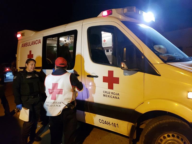 En Piedras Negras sujetos se hacen de palabras y uno result&oacute; navajeado en el cuello