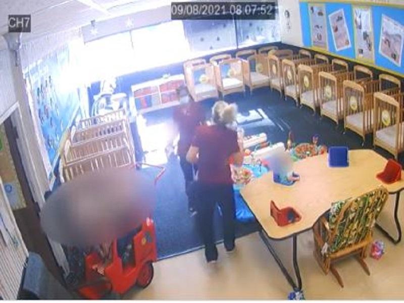 Arrestan a ni&ntilde;era de guarder&iacute;a de Florida tras provocar fractura a beb&eacute; de 1 a&ntilde;o (video)