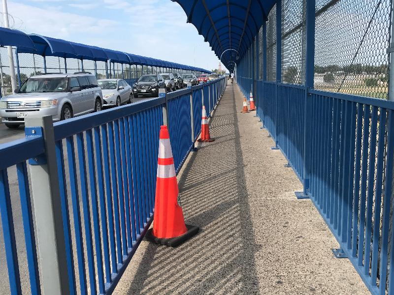 Avanza instalaci&oacute;n de barandal de protecci&oacute;n en el Puente Uno, este mes estar&iacute;a terminado (video)