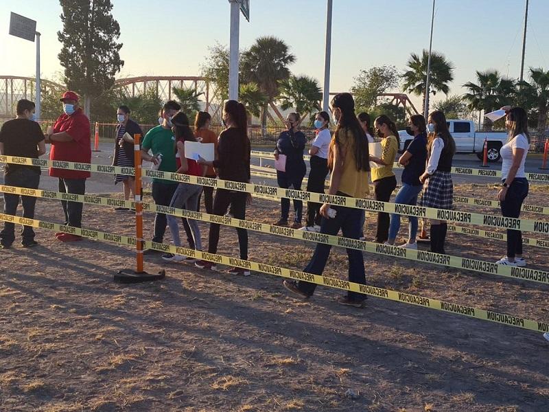 Aplican segunda dosis a menores de Piedras Negras en Puente Internacional Dos 