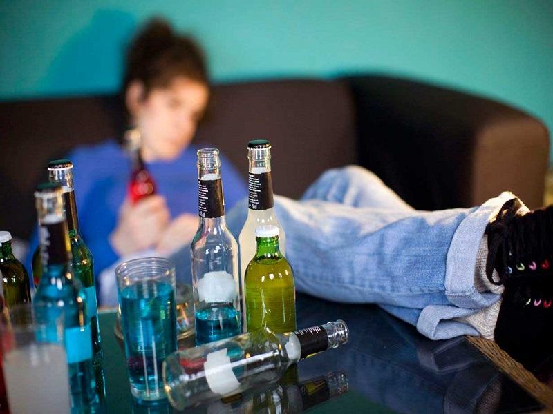 Aumentan 50% casos de mujeres que caen en el alcoholismo; depresi&oacute;n y violencia familiar las principales causas