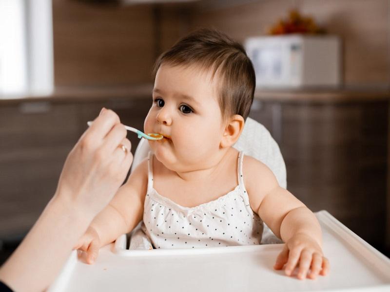 ¡Cuidado! No solo las sopas instantáneas son tóxicas, hallan arsénico en alimento para bebés