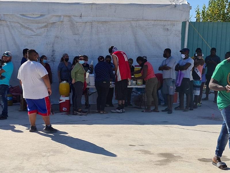 Reportan 150 migrantes haitianos vacunados contra el Covid-19 en estancia migratoria provisional de Acuña