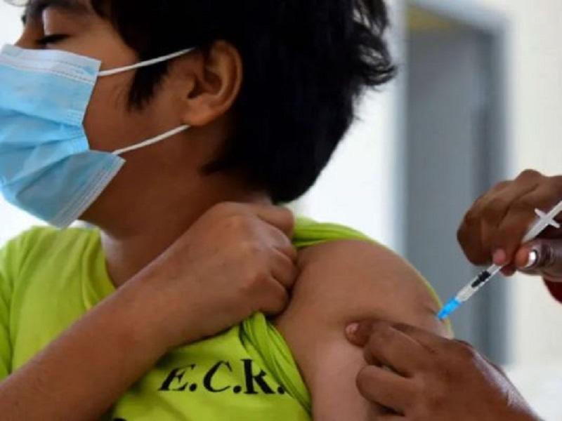 Vacunan a menor de Piedras Negras tras ganar amparo