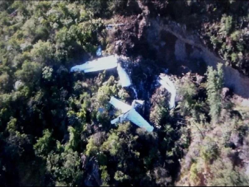 Mueren seis tras caer avioneta militar en Bolivia