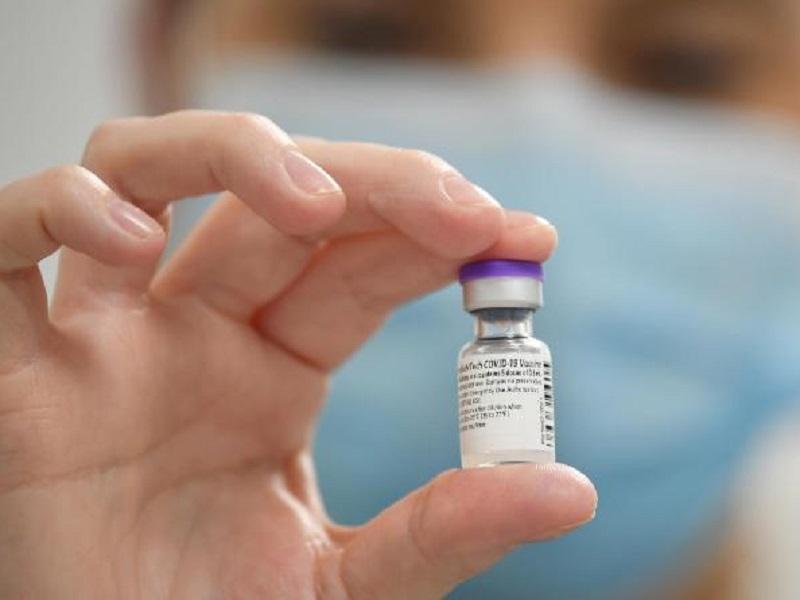 ¿Disminuye inmunidad contra el COVID meses después de la segunda dosis de Pfizer? Médicos piden no entrar en pánico