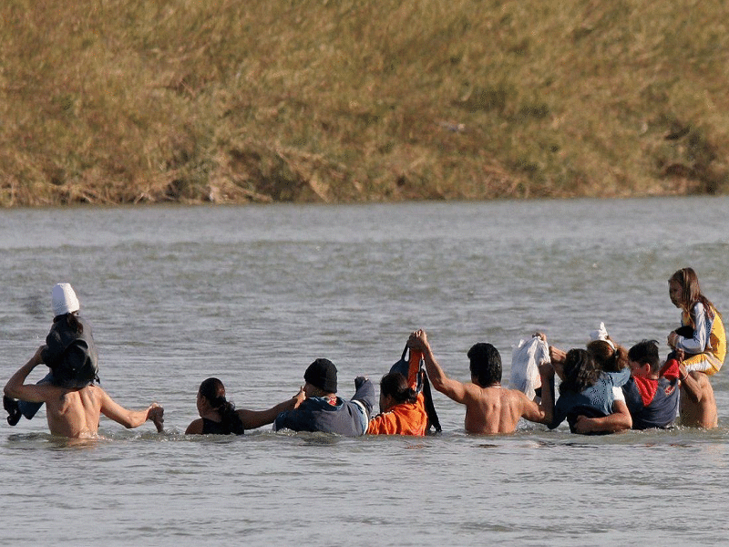 Por seguridad, migrantes aun prefieren cruzar por Piedras Negras para intentar llegar a Estados Unidos