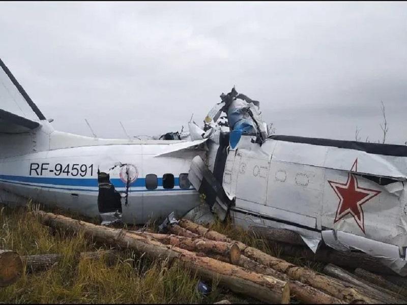 Se estrella avi&oacute;n con civiles en Rusia, mueren 16