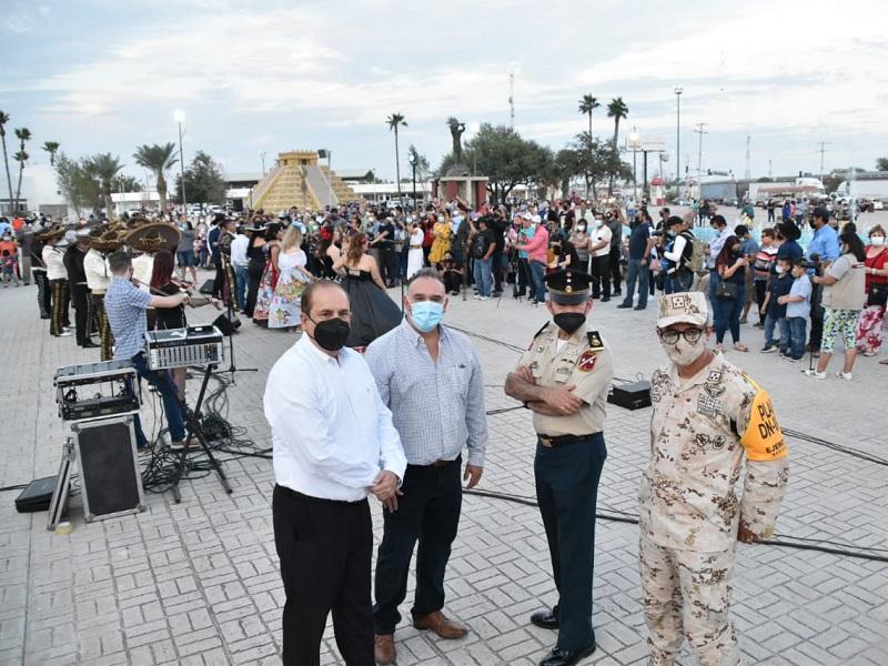 Entrega CBG la Plaza de las Culturas rehabilitada y con nuevo alumbrado LED en su 16 aniversario; se realiz&oacute; el Mariachi Flash Mob (video)
