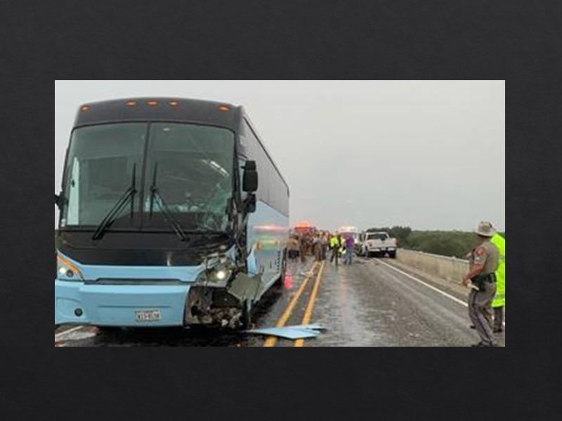 Identifican a fallecido en choque contra un autobús de pasajeros en la carretera 57, cerca de La Pryor