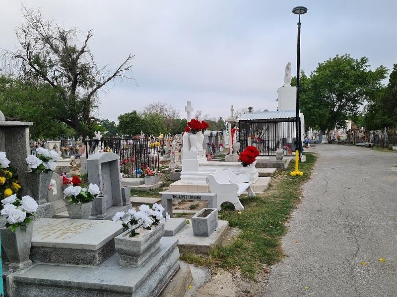 Panteones estar&aacute;n abiertos el D&iacute;a de Muertos, pero se vigilar&aacute; que no haya aglomeraciones: Ayuntamiento 