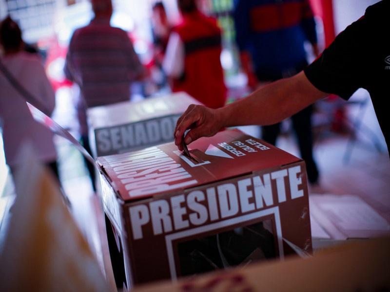 Morena moviliza a ej&eacute;rcito de mil 800 para recabar firmas de revocaci&oacute;n de mandato