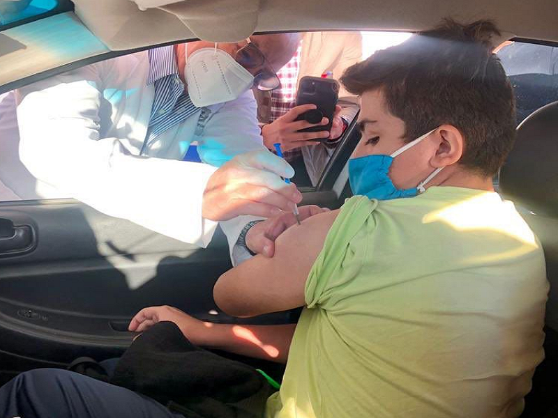 Aplican primeras vacunas contra el COVID a menores de 12 a 17 a&ntilde;os con comorbilidades en Torre&oacute;n
