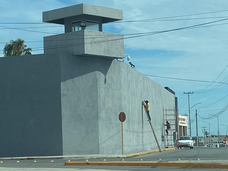 Pintan cuartel de la PAR en Piedras Negras, a&uacute;n dec&iacute;a Fuerza Coahuila a dos a&ntilde;os del cambio a Polic&iacute;a Civil