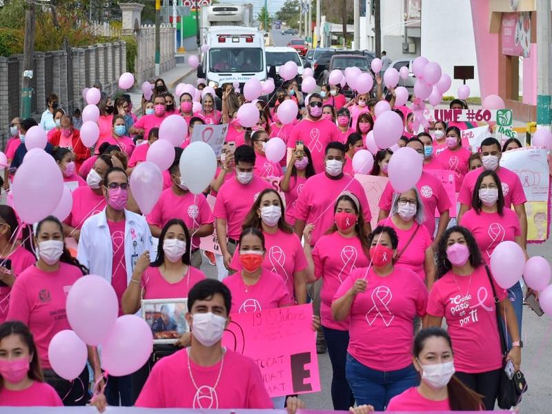 Realizan caminata para concientizar sobre el cáncer de mama en Nava