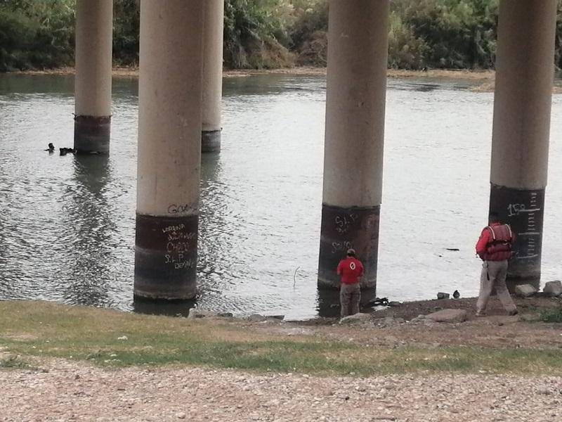 Patrulla Fronteriza rescata a familia de migrantes a punto de morir ahogados en el río Bravo (VIDEO)