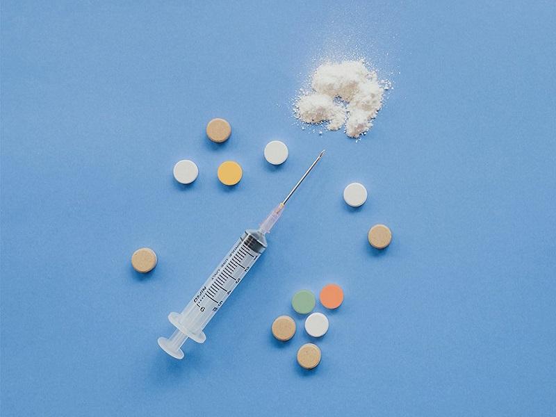 La combinaci&oacute;n de drogas de efectos contrarios como fentanilo y coca&iacute;na aumenta el riesgo de sobredosis: Psiquiatra