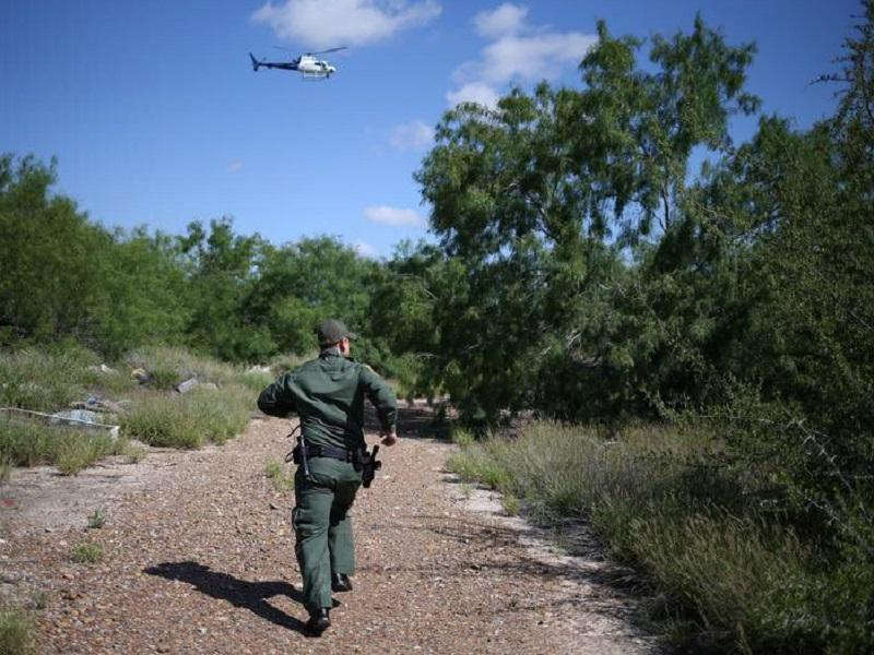 Indocumentados robaron camioneta en un rancho cerca de El Indio, la dejaron abandonada dentro de un arroyo