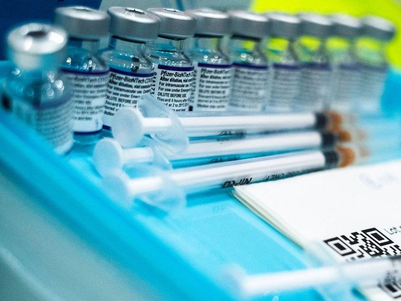 Tercera dosis de vacuna de Pfizer/BioNTech protege 95.6% contra el COVID