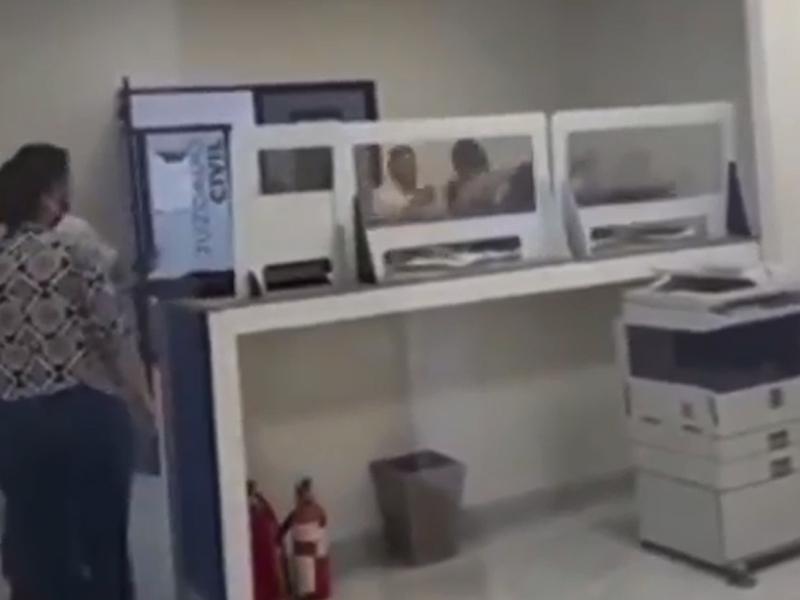 Exhiben pelea de abogados al interior del Centro de Justicia en Acu&ntilde;a (video)