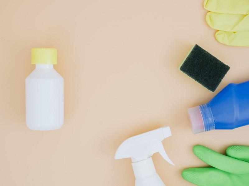Mantener en resguardo productos de limpieza, veneno y medicamentos previene accidentes infantiles