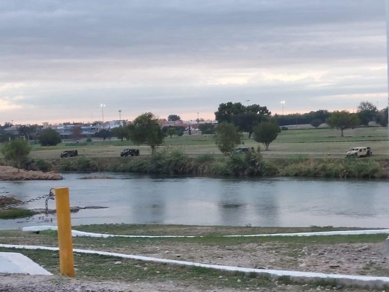 Refuerzan militares de Texas la seguridad en el r&iacute;o Bravo entre Eagle Pass y Piedras Negras (video)
