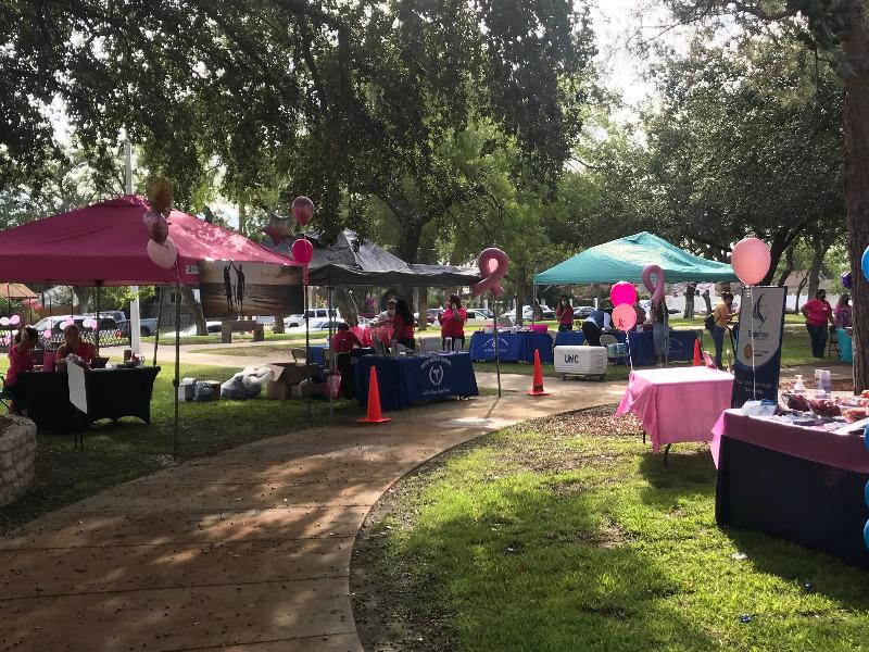 Se realiz&oacute; una feria de la salud en la Plaza San Juan de Eagle Pass, aplicaron vacunas antiCovid y contra la gripe (VIDEO)