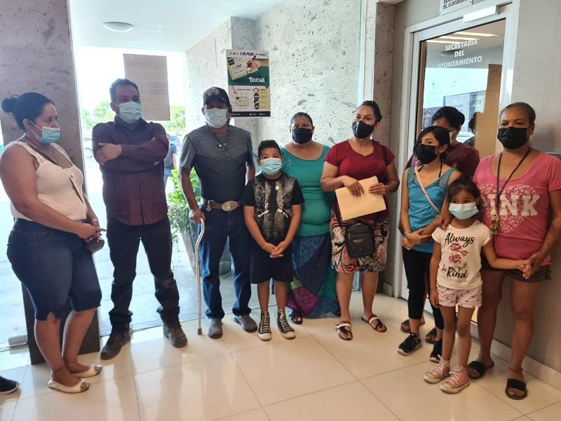 Vecinos de la colonia Ram&oacute;n Bravo se oponen a instalaci&oacute;n de antena de telefon&iacute;a, piden apoyo a la presidencia