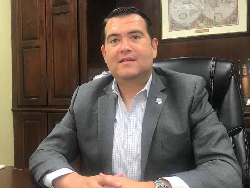 Recomienda Mayor obtener tarjeta de pasaporte con chip para cruzar m&aacute;s r&aacute;pido a partir del 8 de noviembre