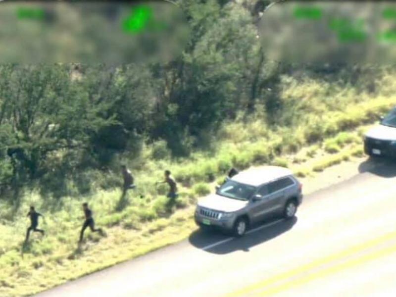 Seguridad Pública de Texas difunde arresto de dos mujeres traficantes tras una persecución, destaca uso drones (video)