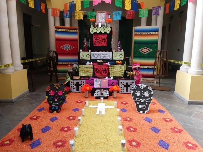 Realizan Museos de Coahuila los tradicionales altares de muertos