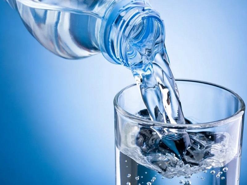 Recomiendan consumir agua para el buen funcionamiento del cuerpo humano