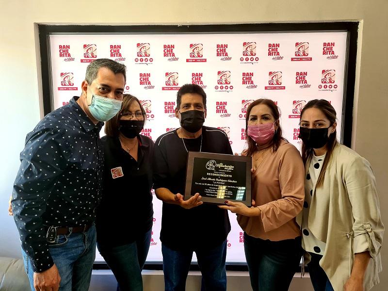 Jos&eacute; Alberto Rodr&iacute;guez, La Pepona, dice adi&oacute;s a los micr&oacute;fonos tras 42 a&ntilde;os de trayectoria, 24 de ellos en LRA (VIDEO)