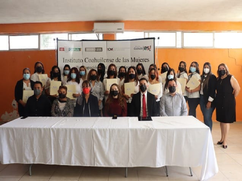 Se gradúan de preparatoria a través del Instituto Coahuilense de las Mujeres