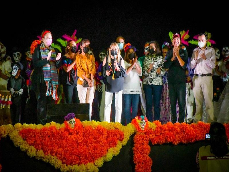 Con espect&aacute;culo de luz, sonido y pirotecnia concluye Festival del D&iacute;a de Muertos en Piedras Negras (video)