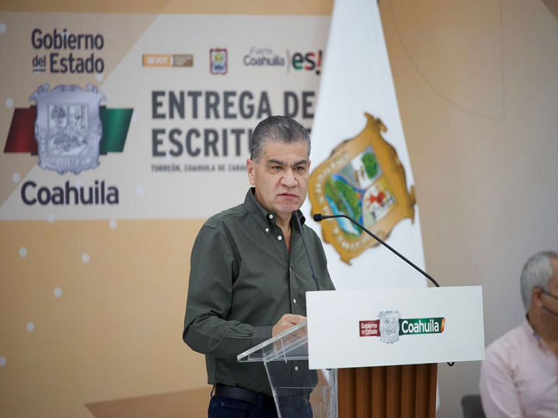 Entrega MARS 161 escrituras a familias de La Laguna