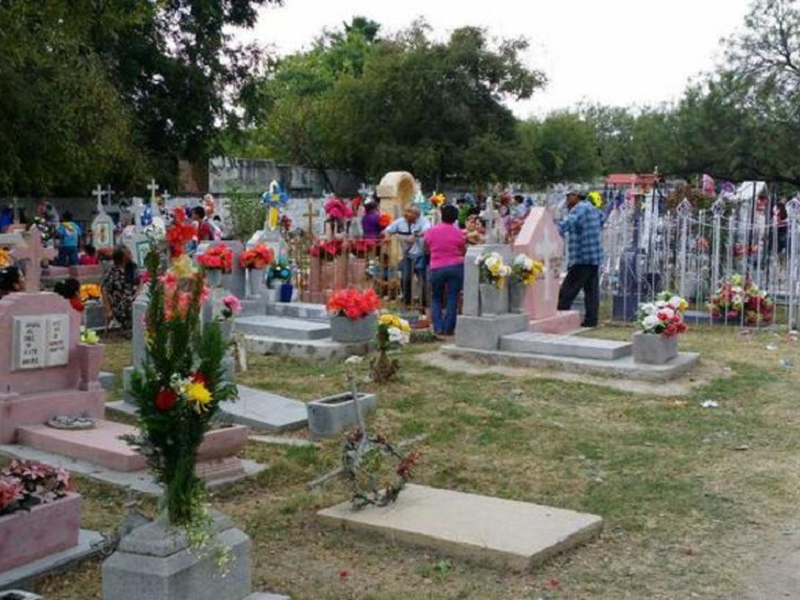 Se registr&oacute; menor afluencia a los panteones este d&iacute;a de muertos