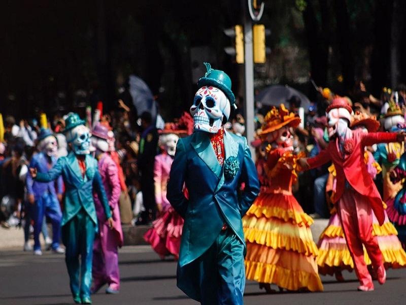 Alertan sobre posible rebrote de COVID en M&eacute;xico, se incumplieron protocolos el D&iacute;a de Muertos